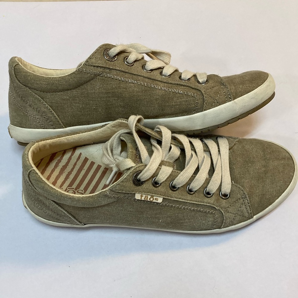 Taos Tan Sneakers
